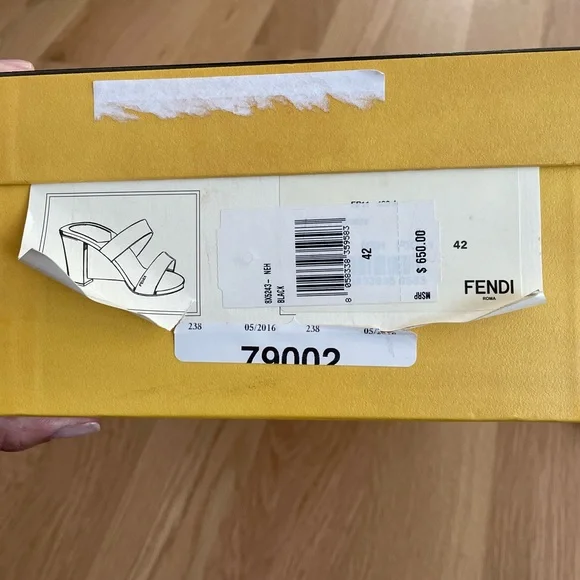 Fendi black patent leather slides Size 42 - Picture 7 of 7